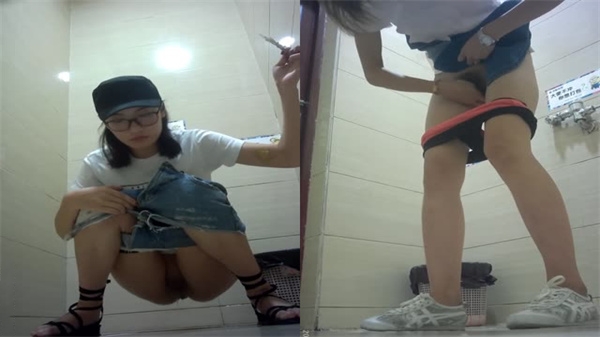 极致偷窥！公共女厕实拍巨乳美女蹲姿喷水海报剧照